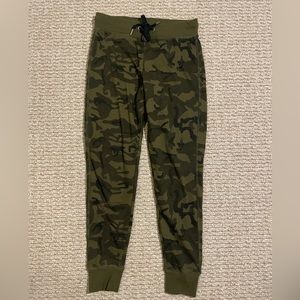 Timing Small Camo Joggers